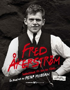 Fred Åkerström - Ingenstans fri som en fågel. En biografi av Peter Mosskin